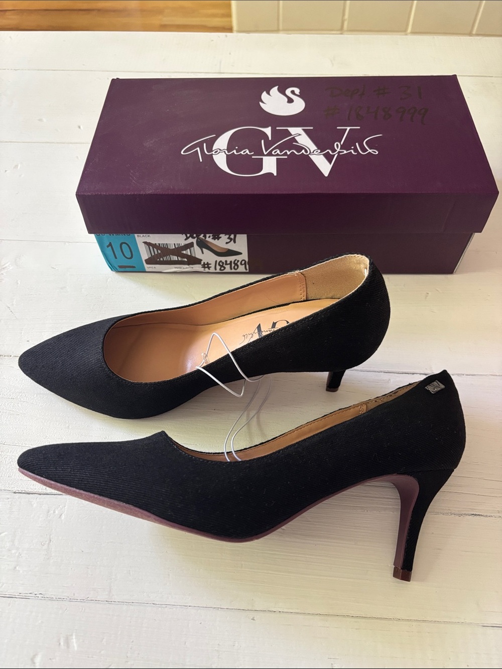 Gloria Vanderbilt "Marilyn" Black Denim Pumps. Size 10.